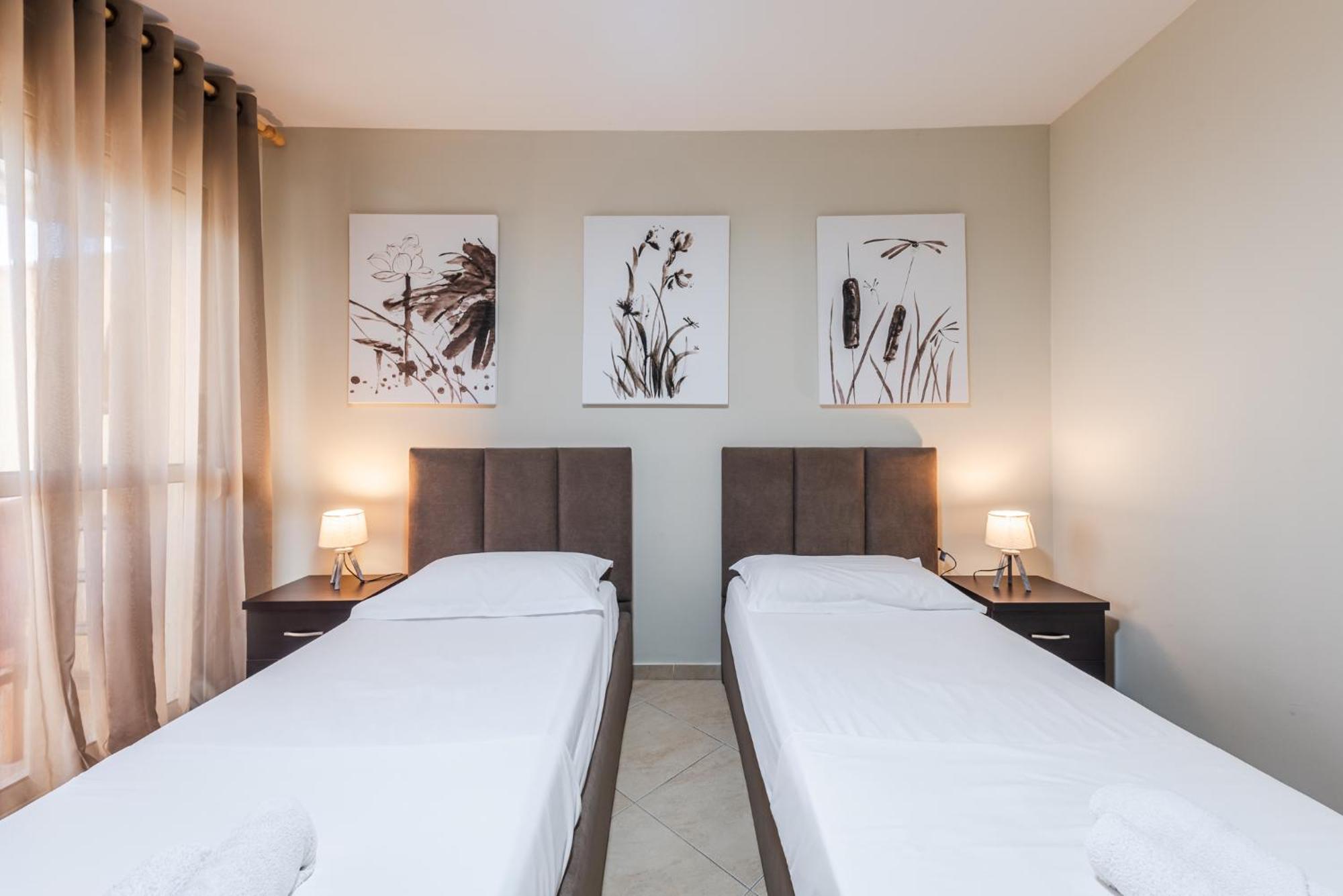 City Center Apartments By Kondo Stays Vlore Exterior photo